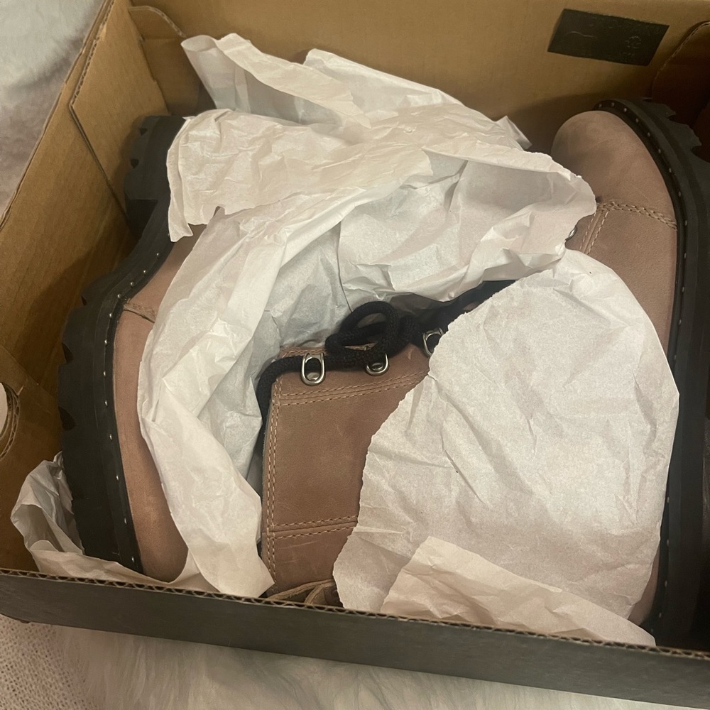 100% leather! Very fashion boots